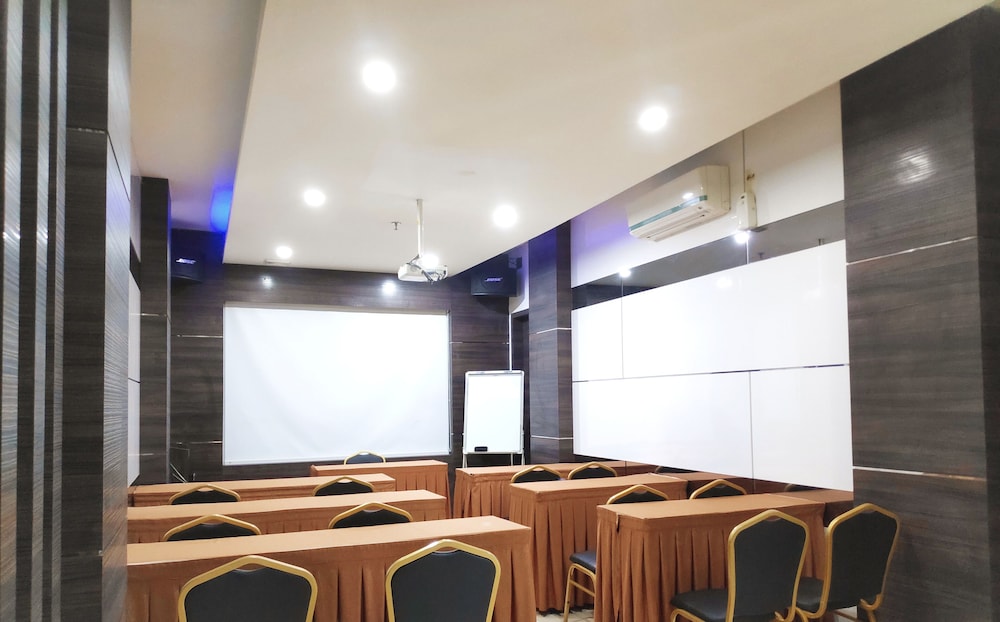 Os Hotel Airport Batam 37/43