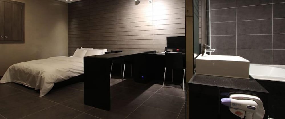 Antives Hotel 25/30