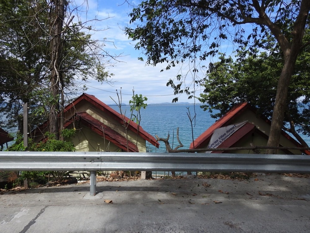 Sunrise Villas Resort 33/41