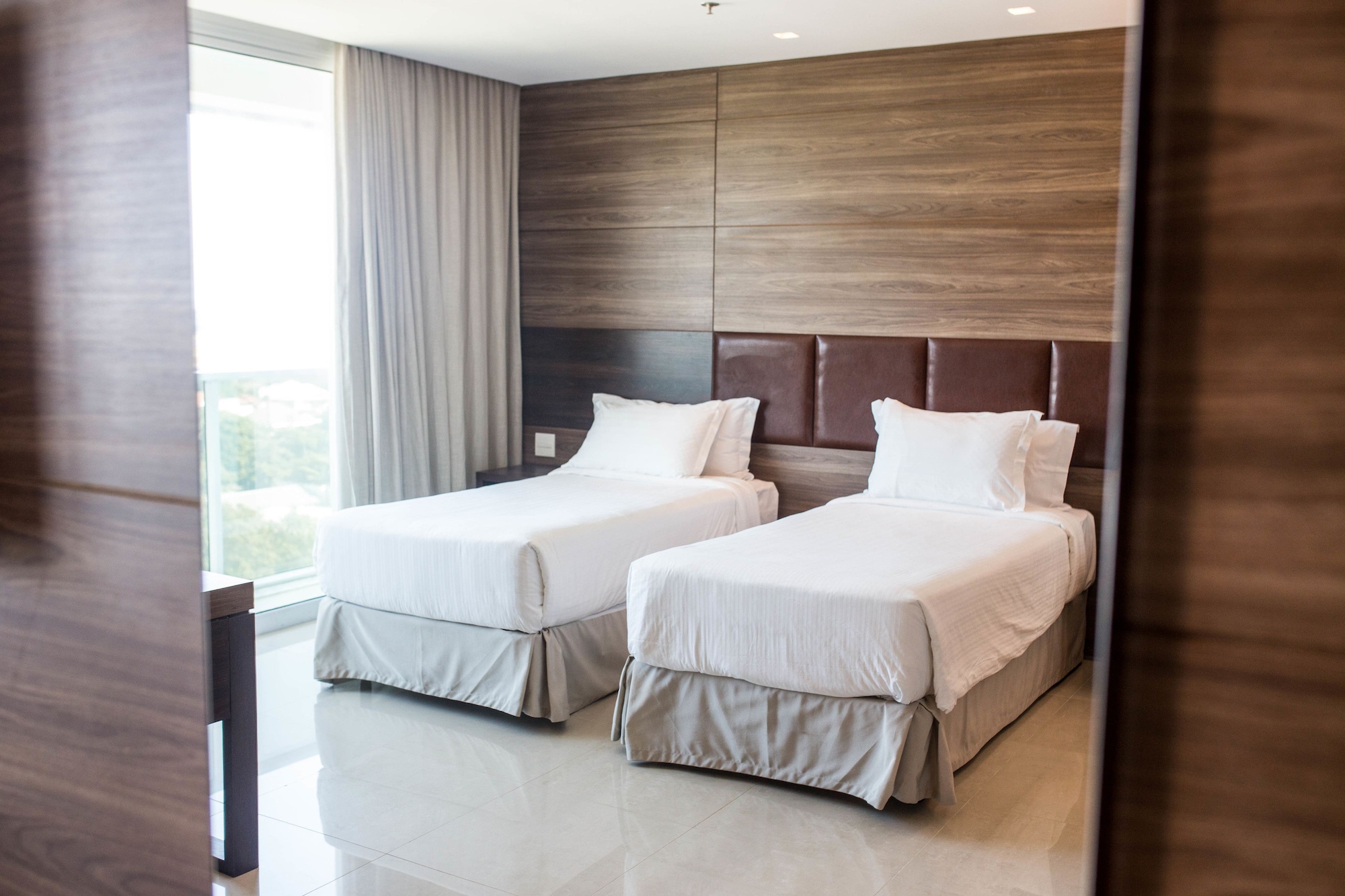 Master, Twin Beds