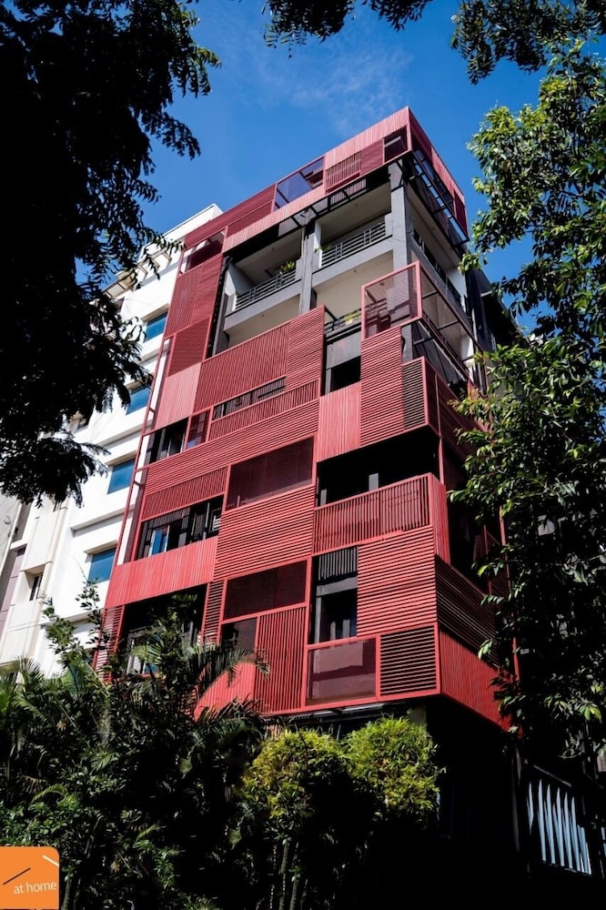 Hotel At Home Suites 2/40