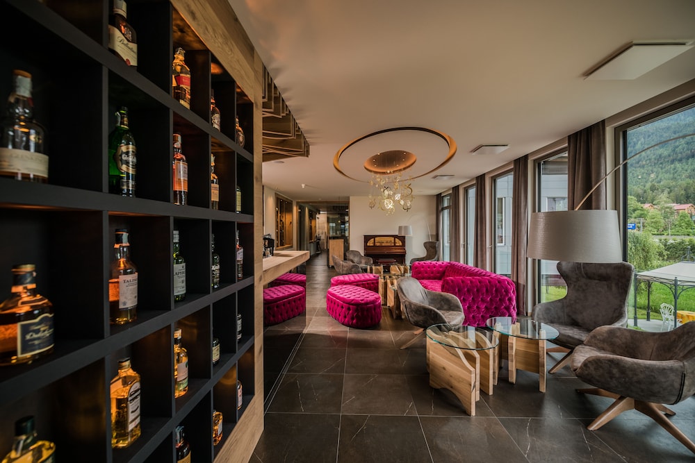 Park Hotel Bellevue 50/64
