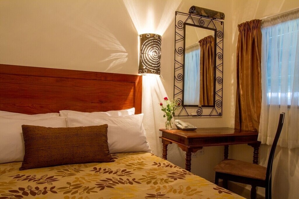 Ngolide Lodge 17/45