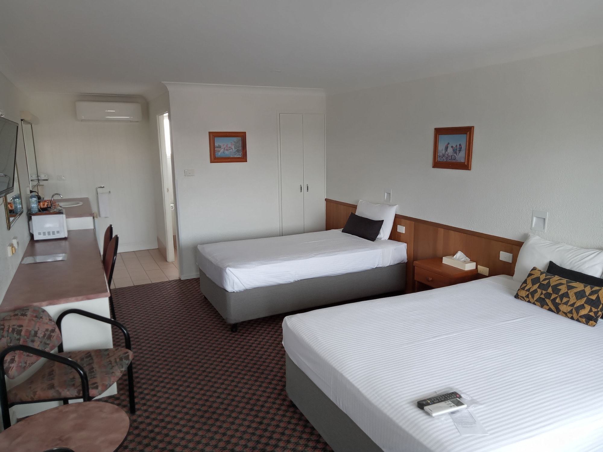 غرفة بسرير كينج وسرير فردي، Outback Motel Mt Isa 6/7