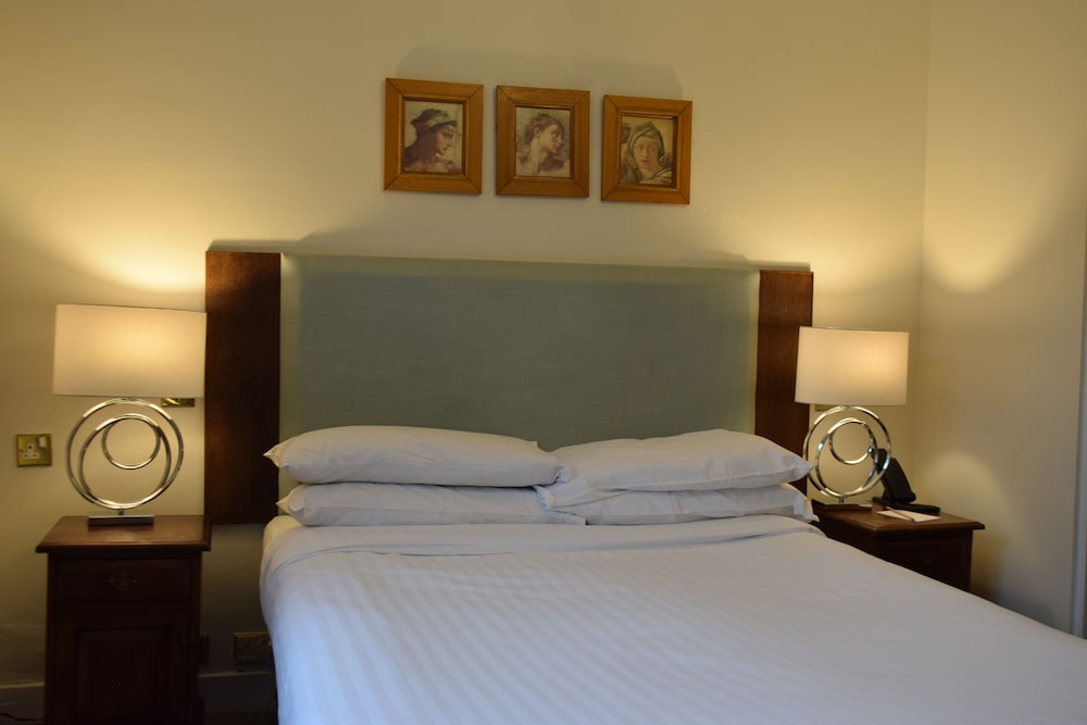Noel Arms Hotel 13/49