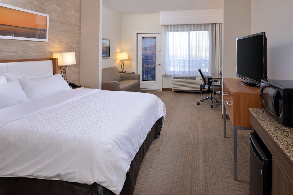 Holiday Inn Express Suites Pocatello 25/97