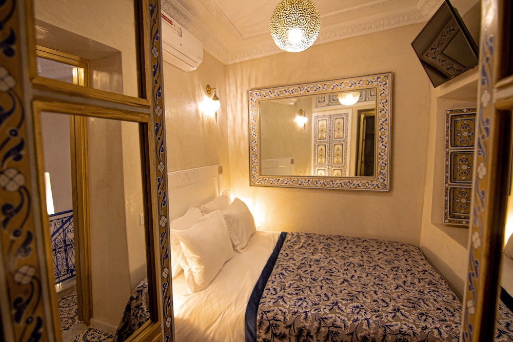 DELUXE, TOWN HOUSE