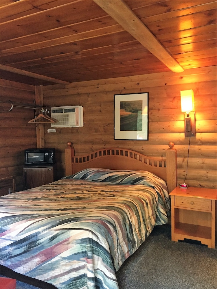 Z Bar Cabins and Motel 21/43