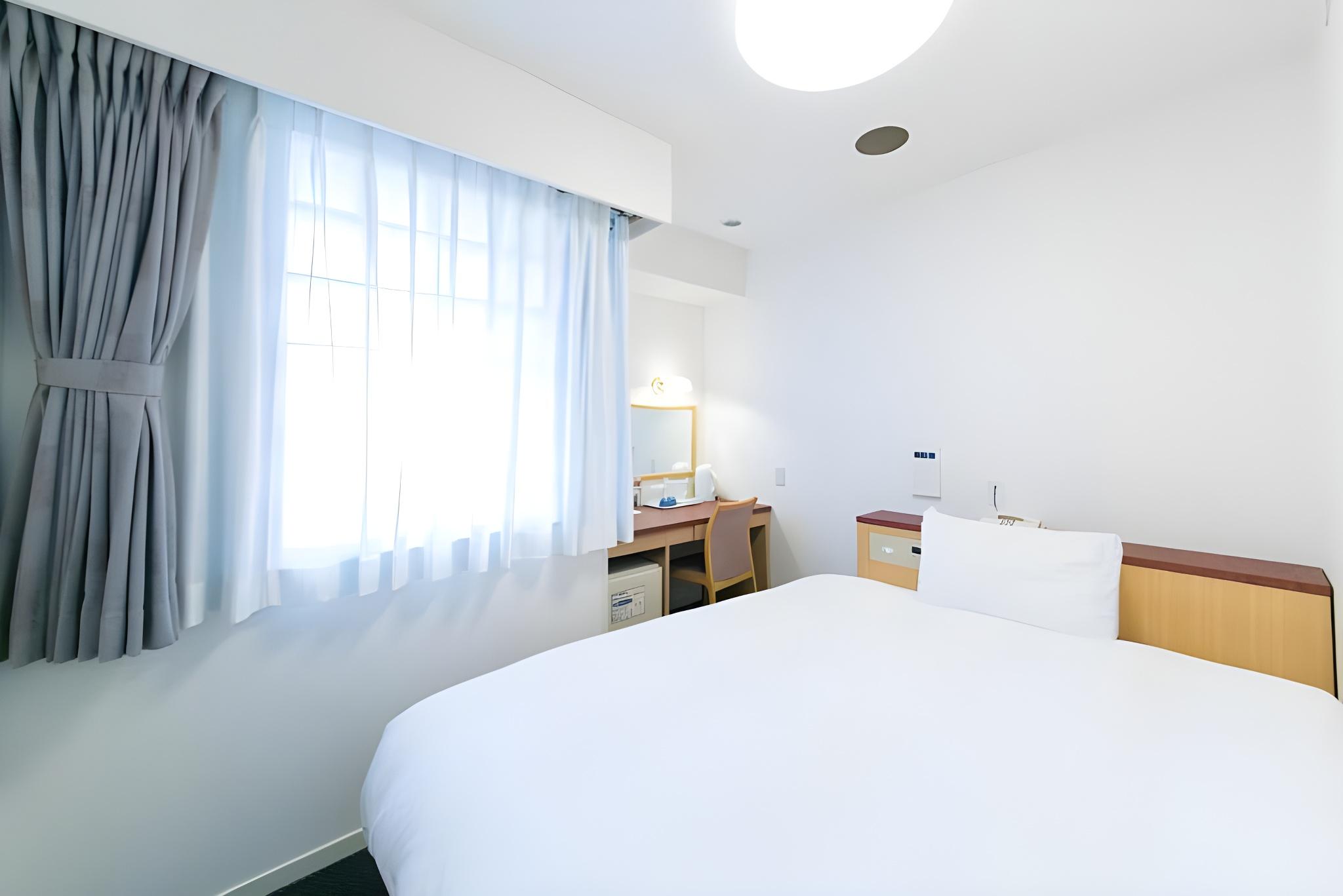 ROOM, DOUBLE BED