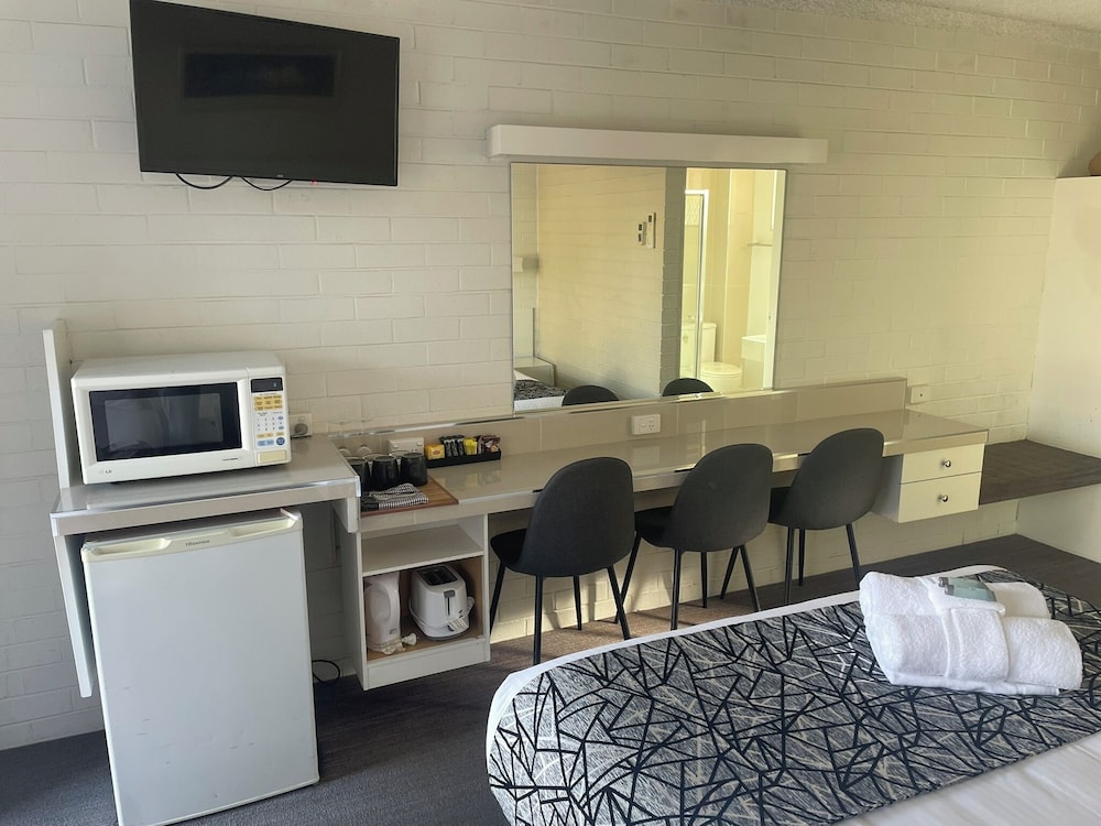 Coastal Bay Motel 52/66