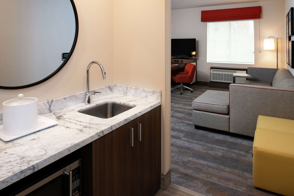 Hampton Inn & Suites Buena Park 51/55