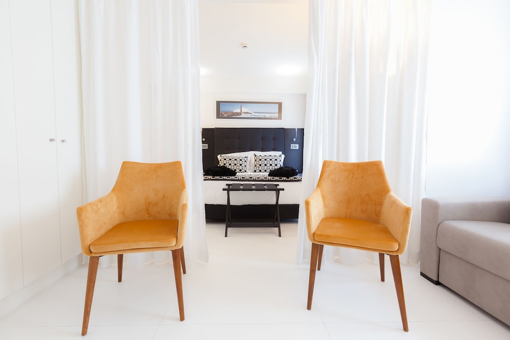 Faro Boutique Hotel 41/48