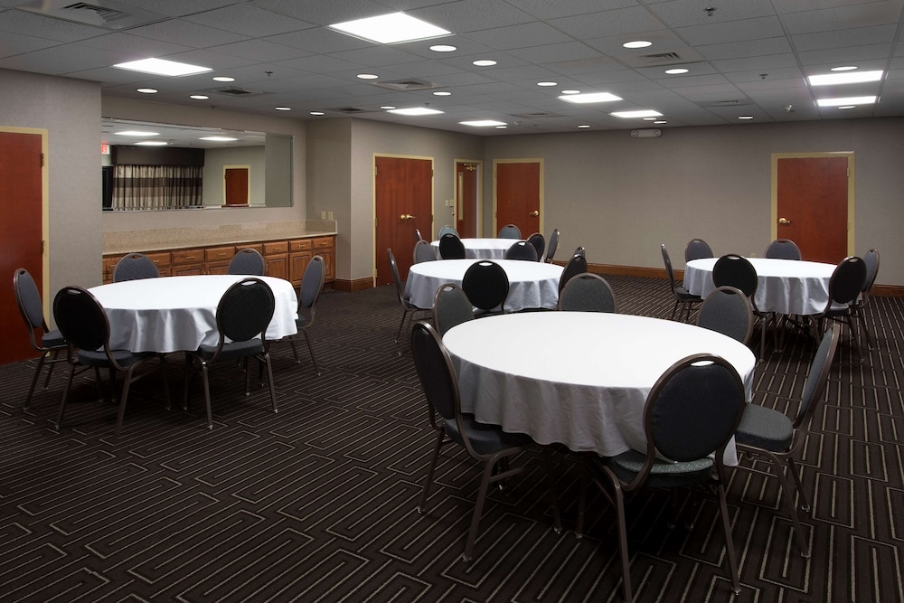 Hampton Inn by Hilton Troy 39/43