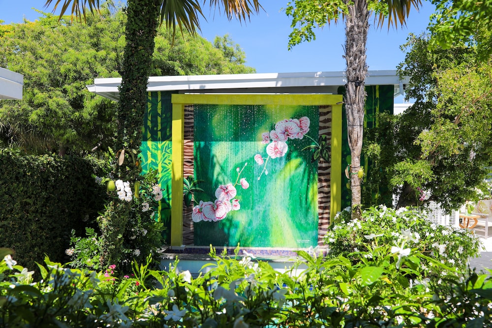 Orchid Key Inn 6/67