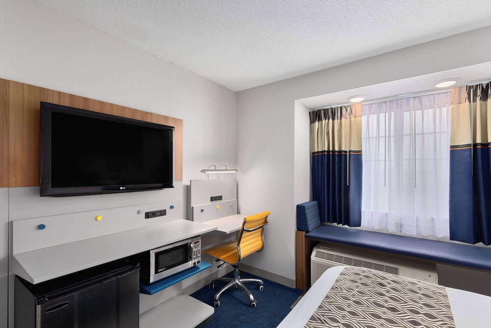 Microtel Inn & Suites by Wyndham Bowling Green 22/30