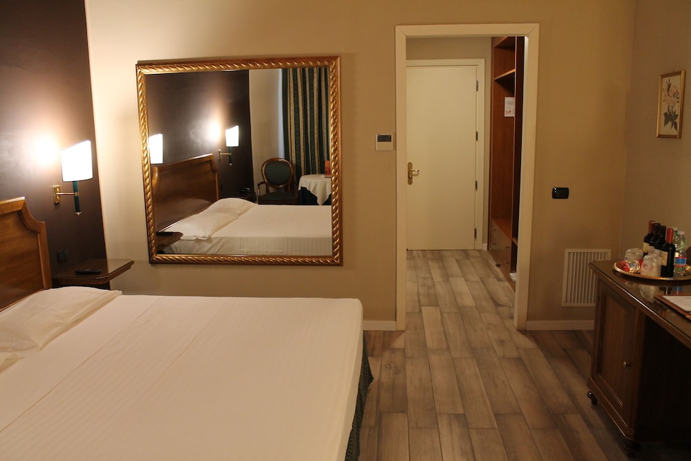 Hotel Don Carlo 10/50