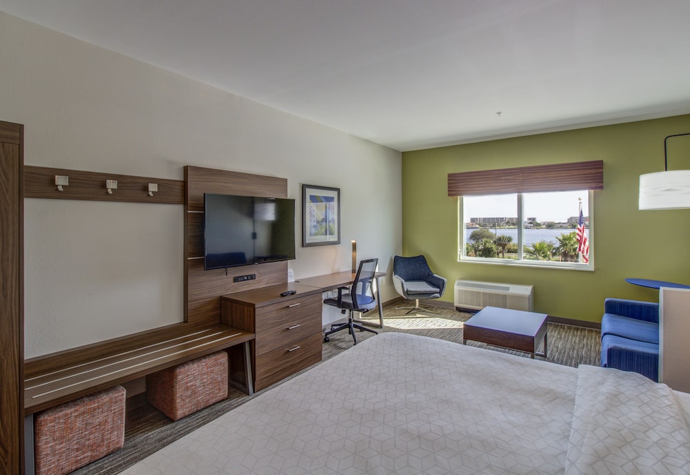 HOLIDAY INN EXPRESS FORT WALTON BEACH CENTRAL 26/47