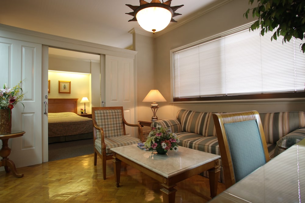 Sunny Bay Suites 21/33