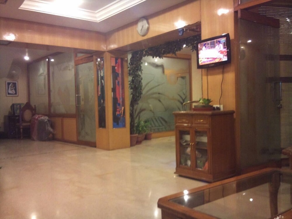 Hotel Singh International 9/35