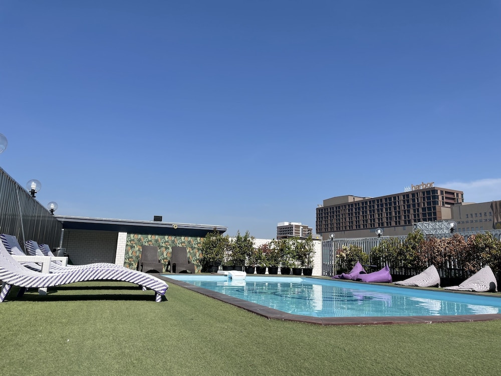 Embryo Hotel 74/76