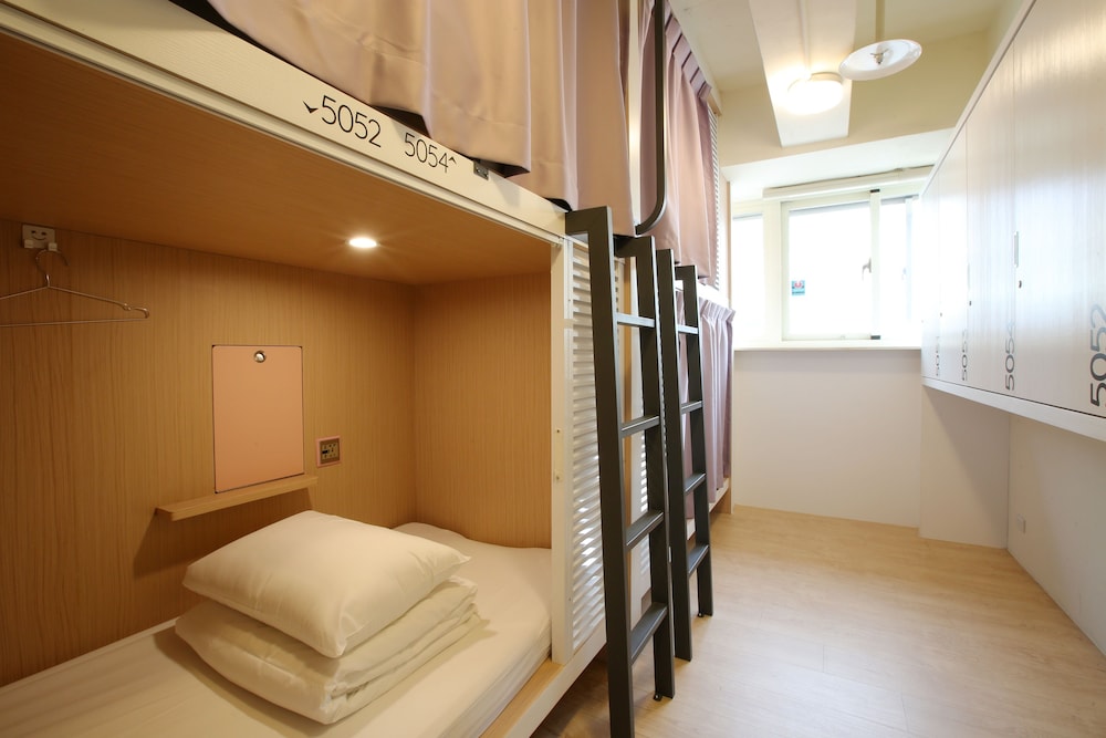 Loosha Hostel 6/69