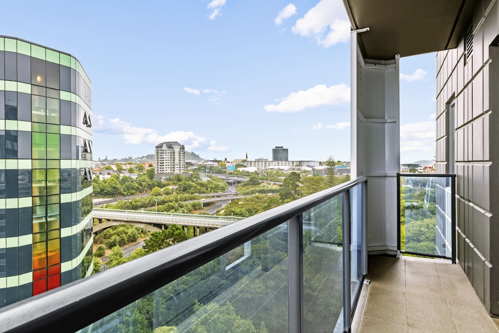 Nesuto St Martins Apartment Hotel 40/41
