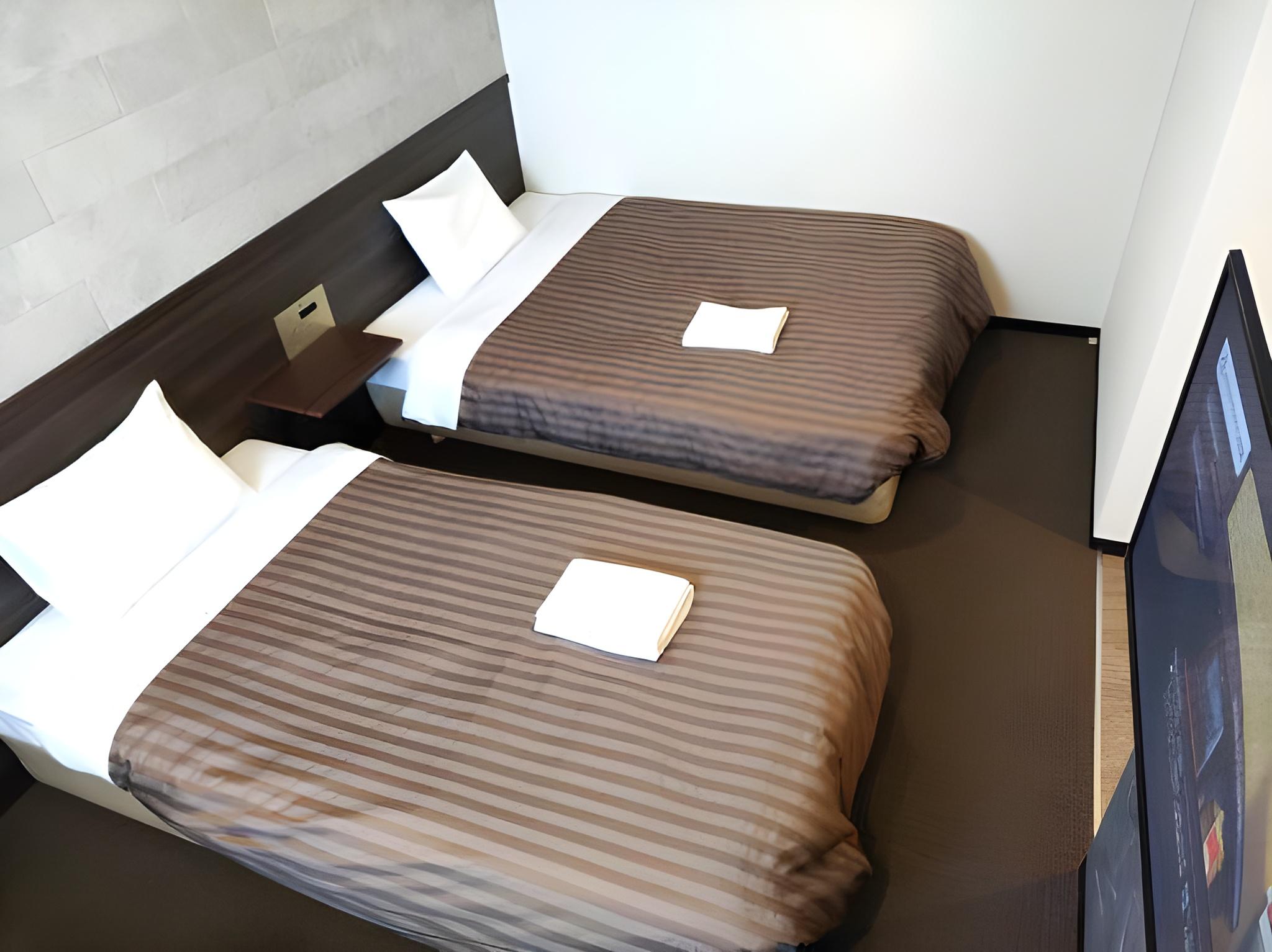 Moderate, Twin Beds