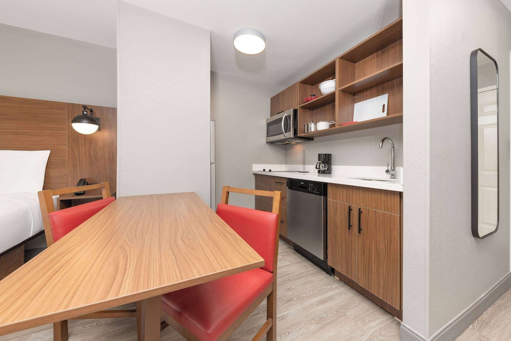 Hawthorn Extended Stay by Wyndham Bedford / Dallas 36/49