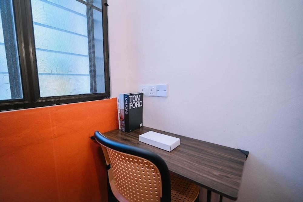 Swing & Pillows at 75 Chulia St 35/38