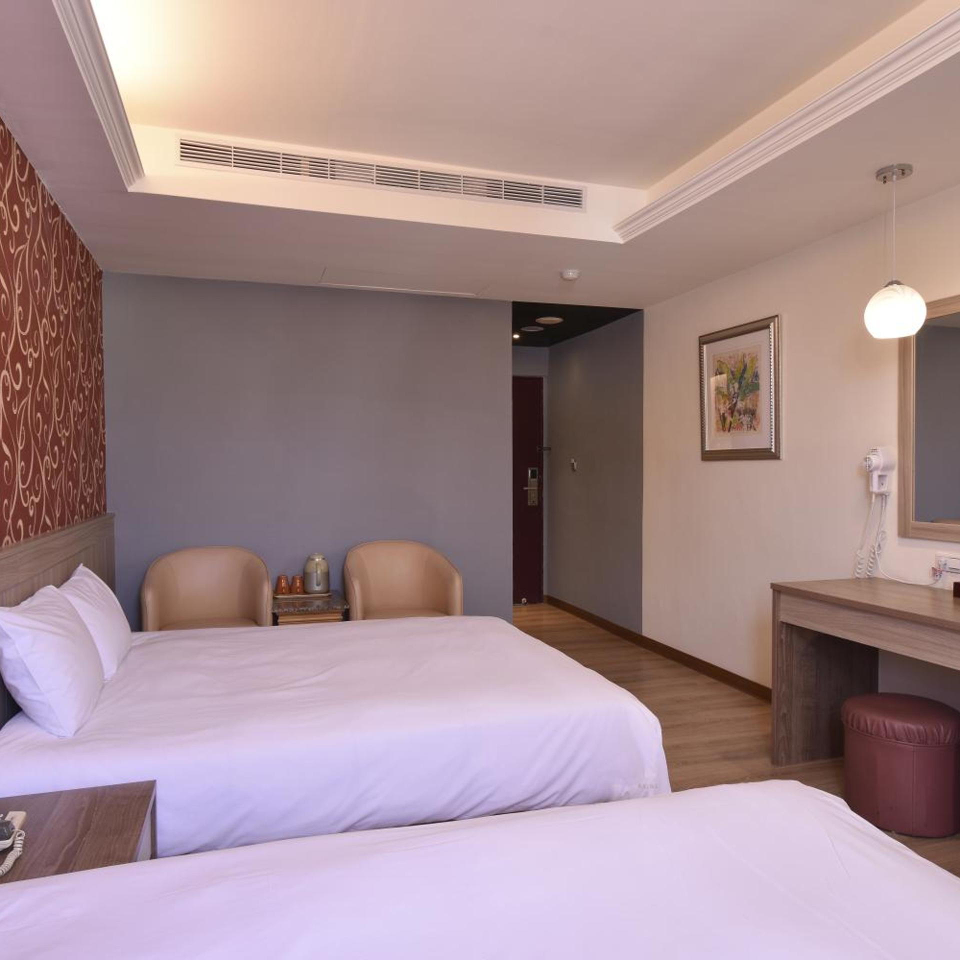 Yadi Hotel 23/53