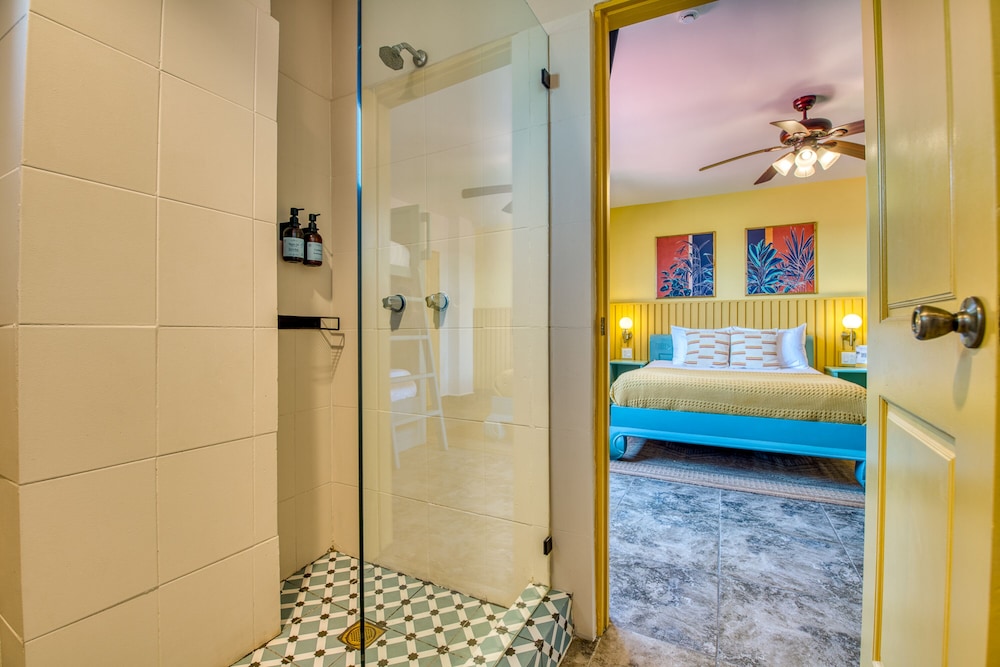 Bocas Paradise Hotel 50/50