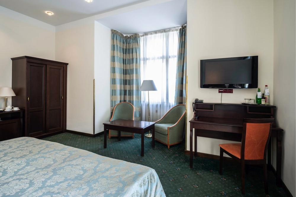 EA Hotel Downtown 25/40