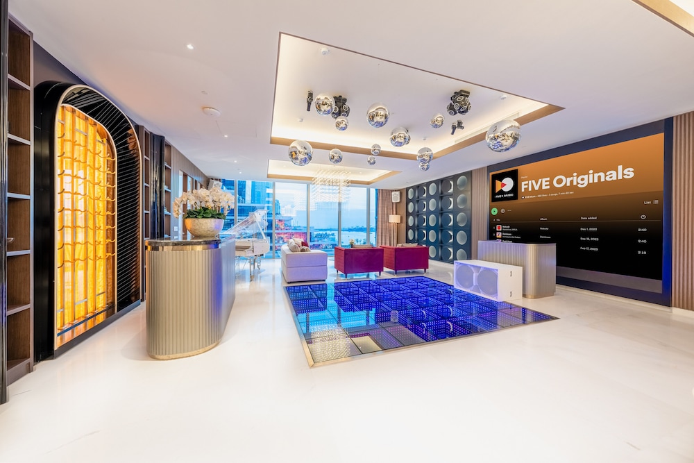 FIVE LUXE JBR 5/77