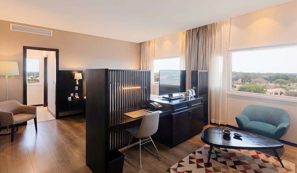 Radisson Hotel Santa Cruz 43/63
