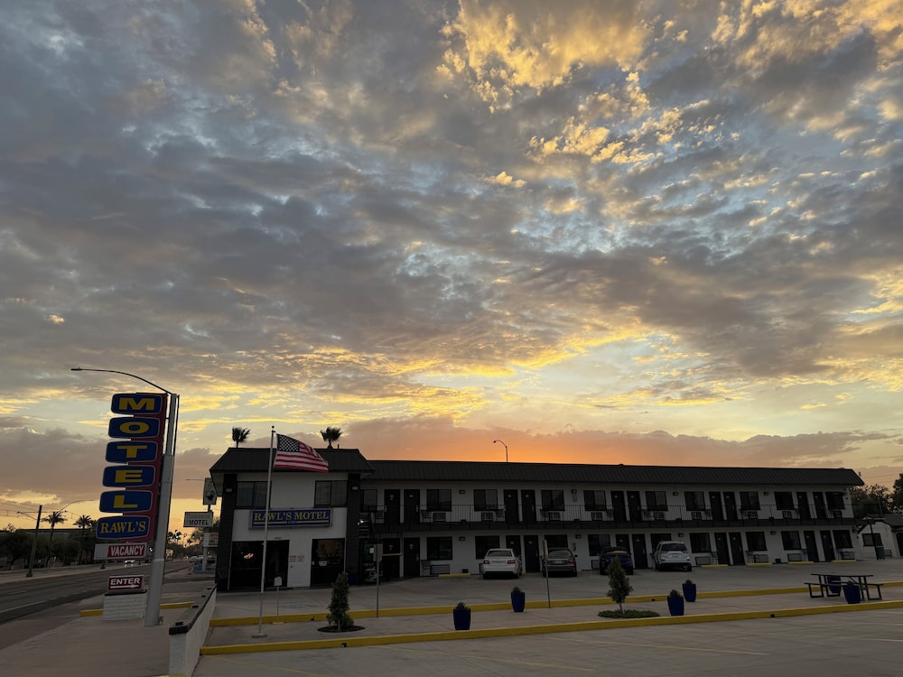 Rawls Motel Near Phoenix Airport 41/50