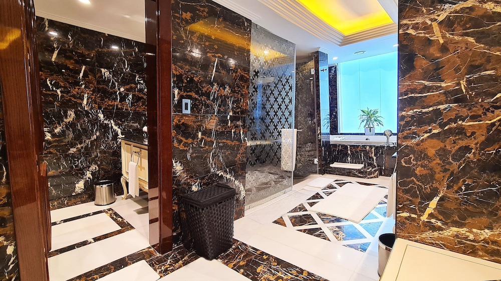Crowne Plaza Kuwait Al Thuraya 28/79