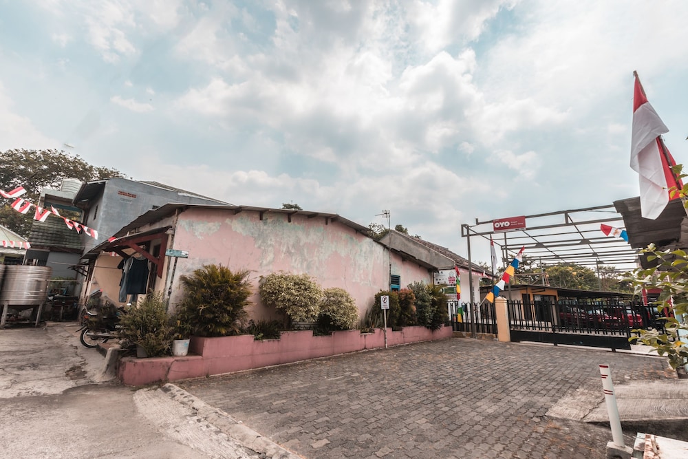 Hotel O near Plaza Pondok Gede formerly Angel Homestay in BEKASI