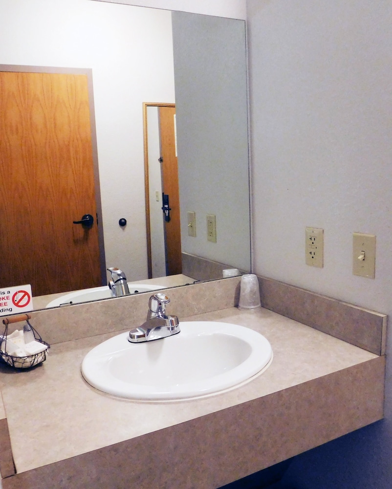 Americas Best Value Inn Fredonia 5/19