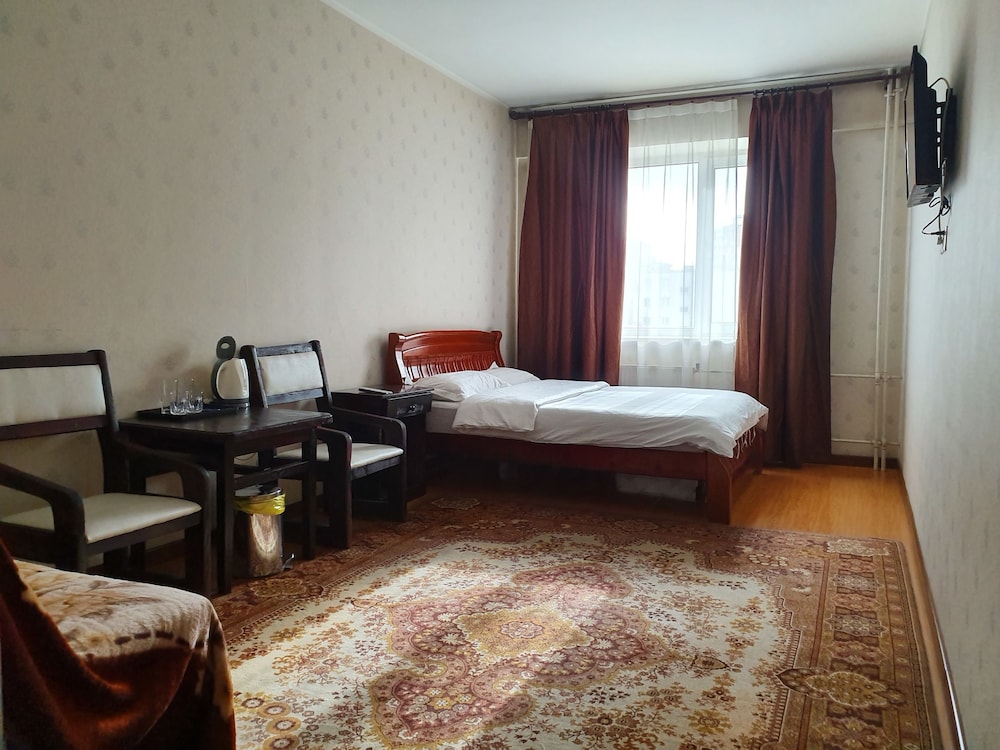 Land Hotel 15/50