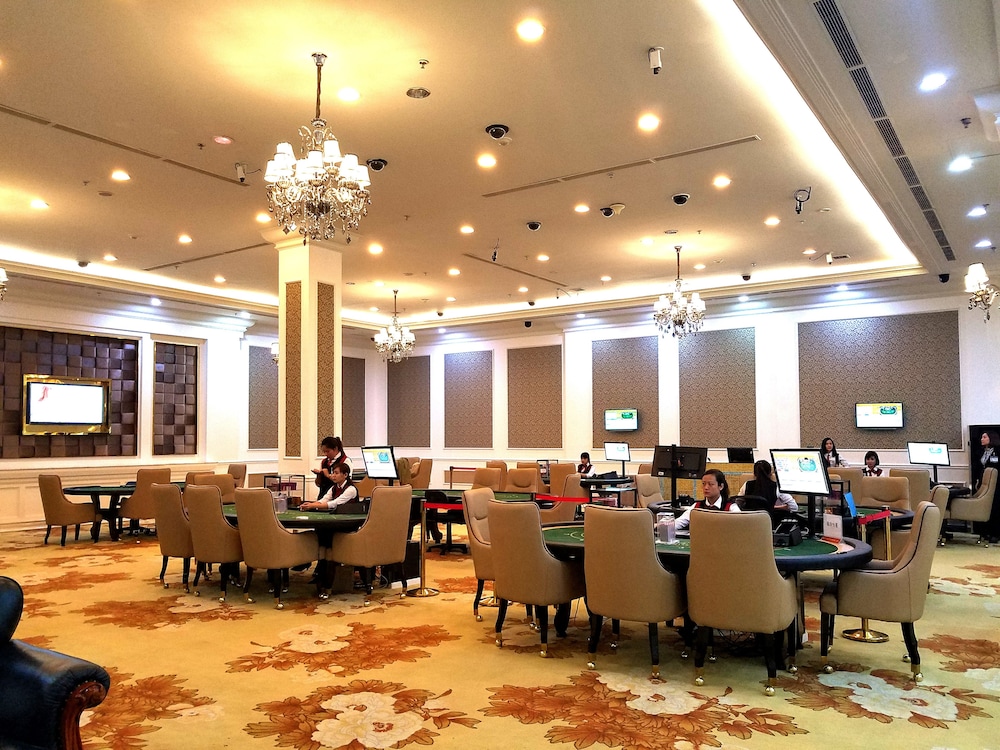 Royal Halong Hotel 56/70