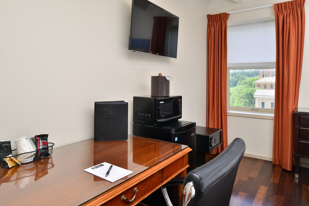Grand Eastonian Suites Hotel 69/79