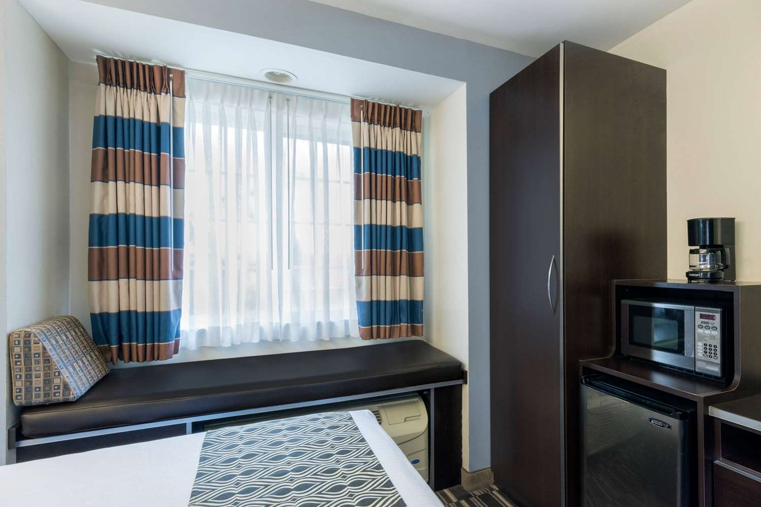 Microtel Inn And Suites Baton Rouge Airport 14/27