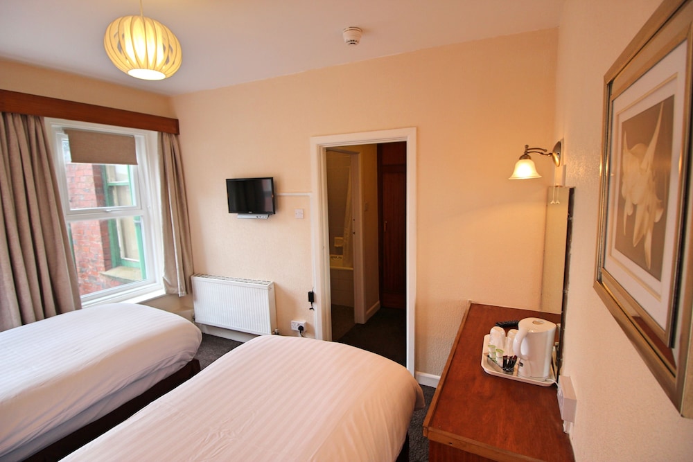 Headlands Hotel 8/50