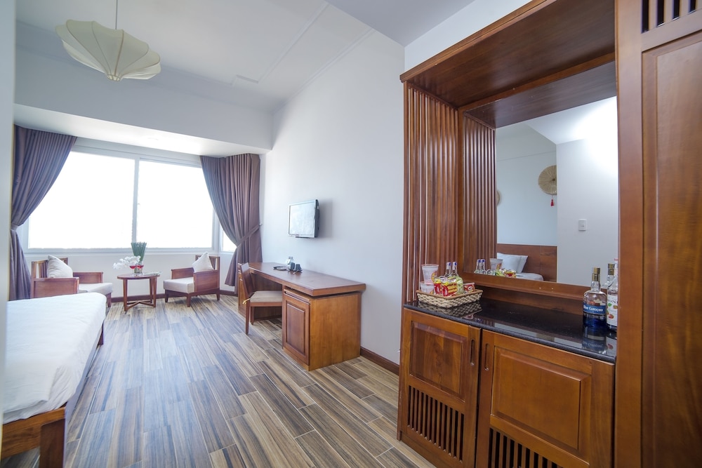 The Light Hotel Resort 34/70