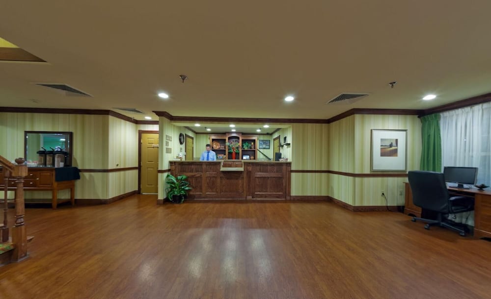 Country Inn & Suites by Radisson, Marion 11/64
