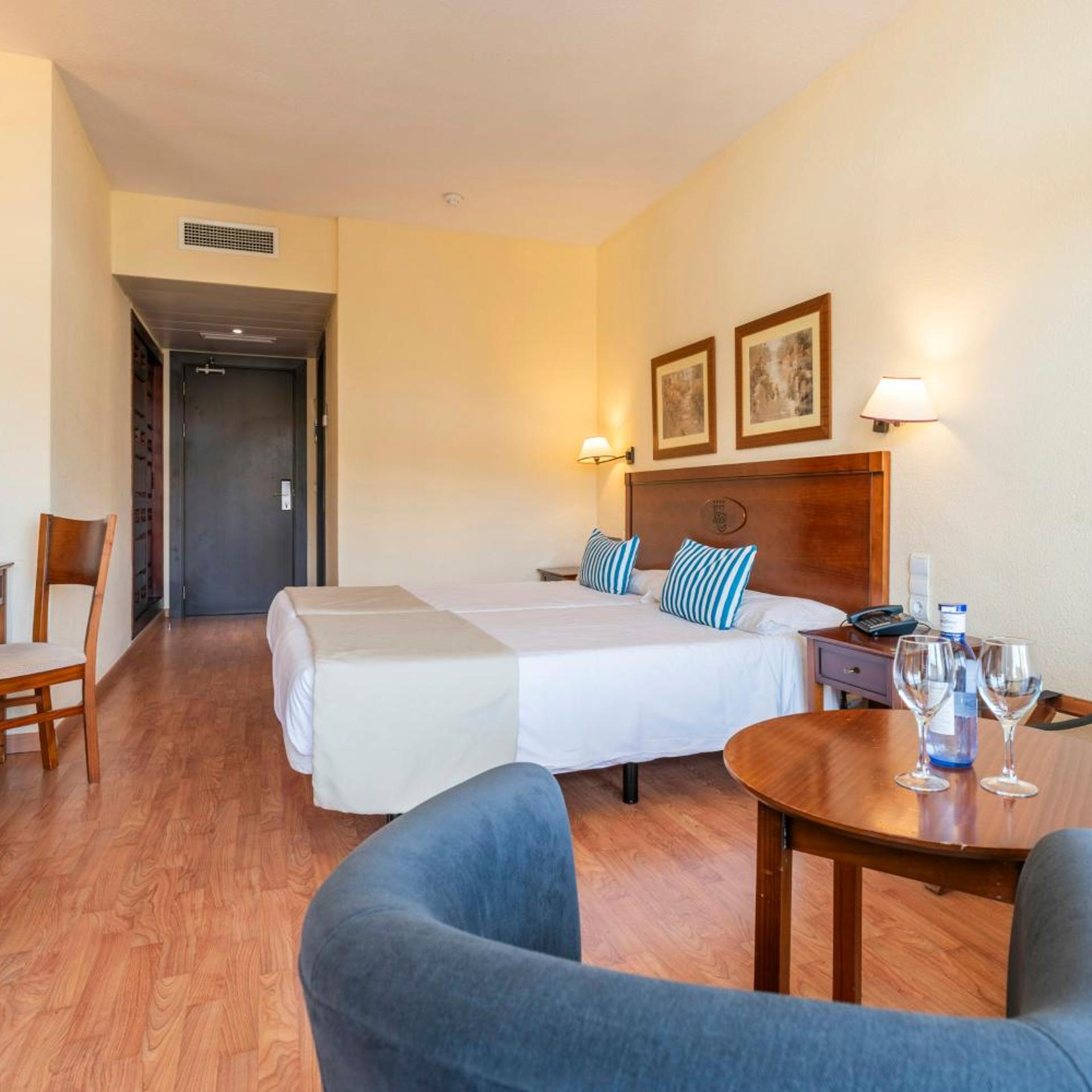 Superior, Triple, Sea View, Leonardo Hotel Torremolinos Costa del Sol 4/5