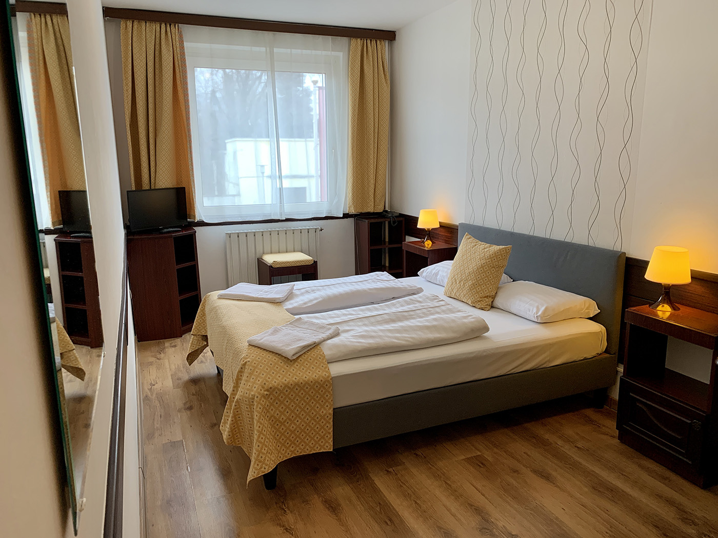 Plus, Standard, Double or Twin Bed, No Bathroom