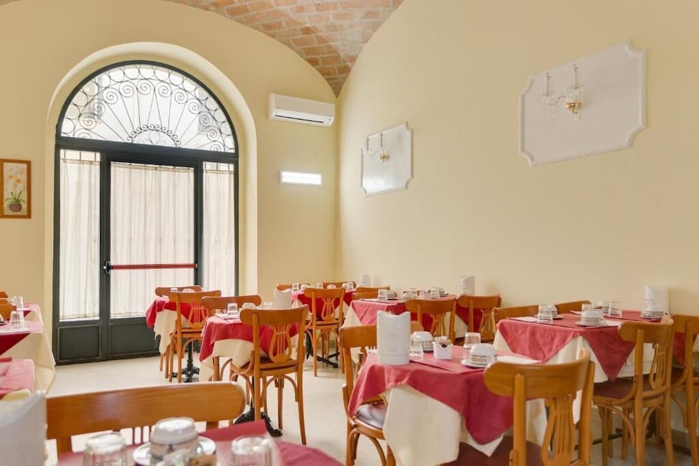 Hotel Romantica 48/60