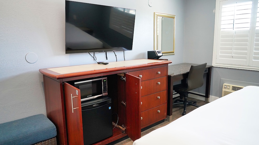 Seaside Inn & Suites 28/43