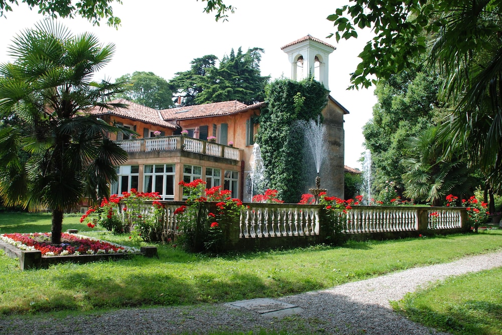 Hotel Villa Luppis 63/77